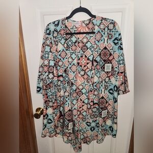LulaRoe Lindsay Light Weight Sheer Cover-Up Size Medium NWT